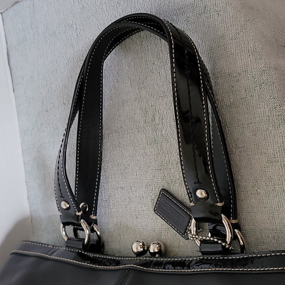 Coach Laura black leather shoulder handbag with kisslock middle closure - Picture 10 of 16